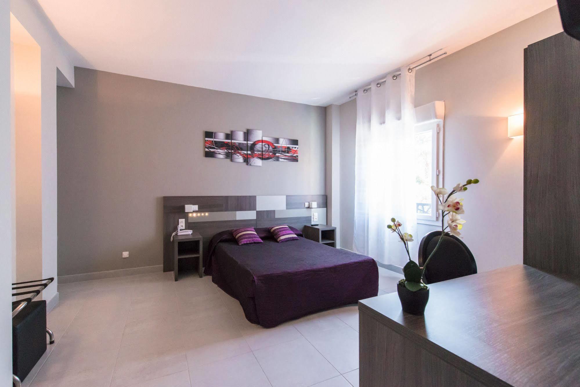 Holidays & Work Hotel Sanary-sur-Mer Exterior photo