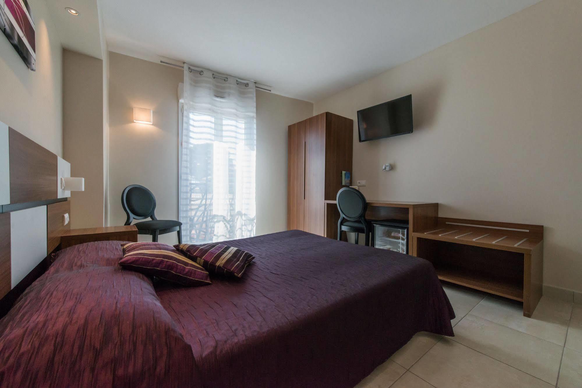 Holidays & Work Hotel Sanary-sur-Mer Exterior photo